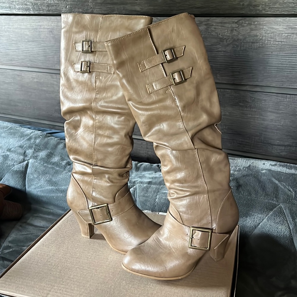 Size 6 tan knee high boots